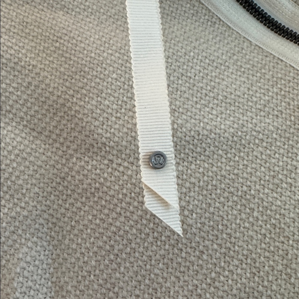 Lululemon 100% Merino wool poncho - Picture 3 of 6